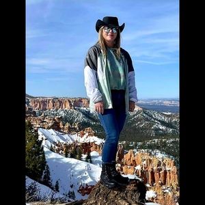 Meet your Posher, Cortney